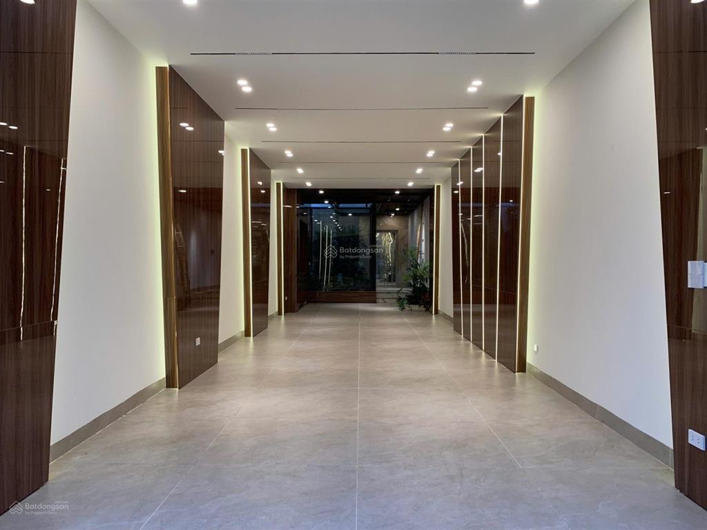 Cần bán căn nhà, hàm cá mập phiên bản ở quận long biên. phường việt hưng. dt 96mx 7 tầng thang máy