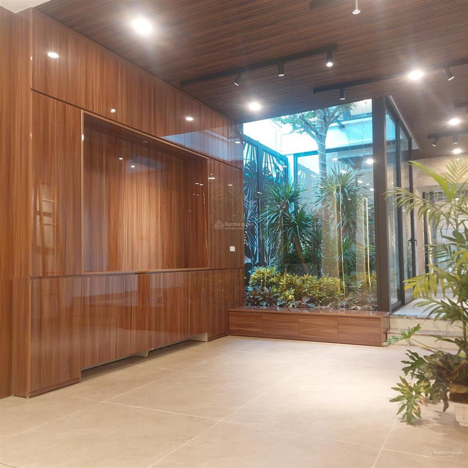 Cần bán căn nhà, hàm cá mập phiên bản ở quận long biên. phường việt hưng. dt 96mx 7 tầng thang máy