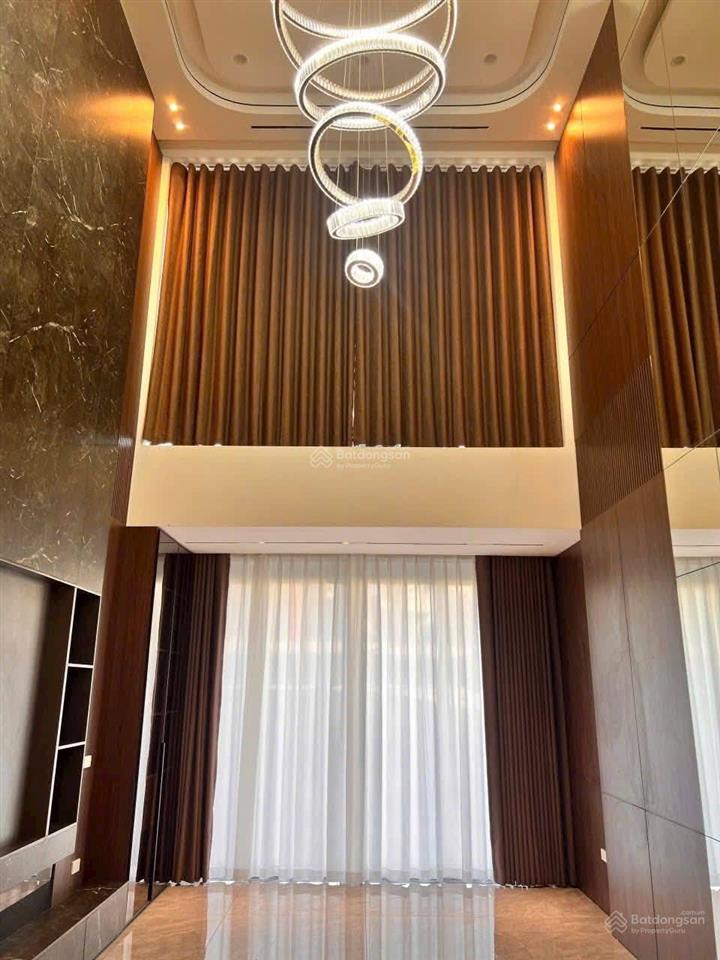 Cần bán căn nhà dt 96m2 x 7 tầng, hàm cá mập phiên bản ở quận long biên, phường việt hưng