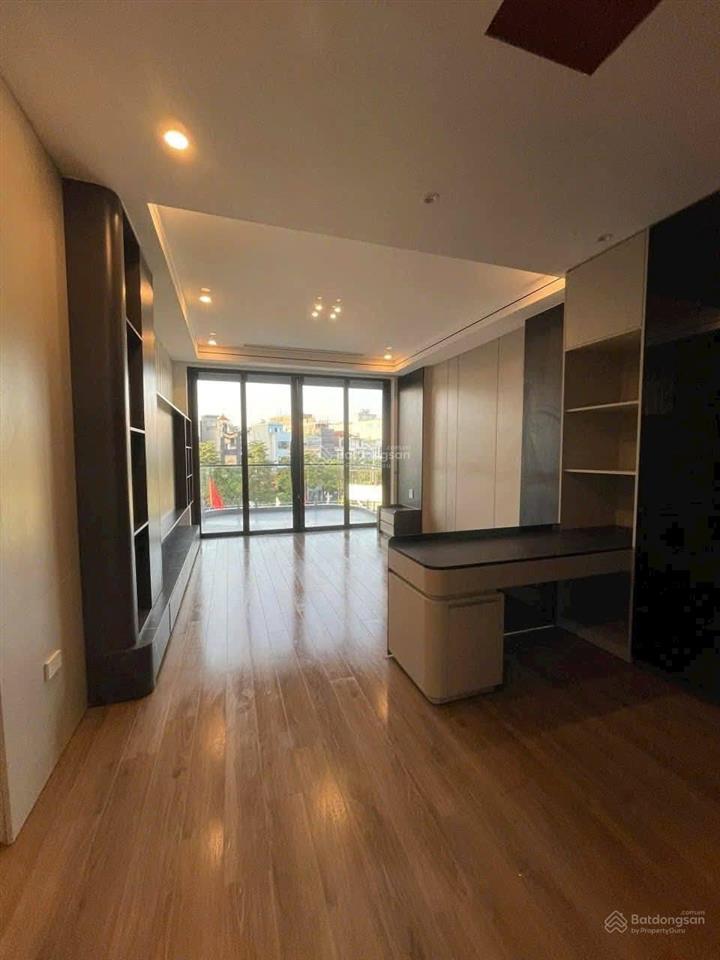 Cần bán căn nhà dt 96m2 x 7 tầng, hàm cá mập phiên bản ở quận long biên, phường việt hưng