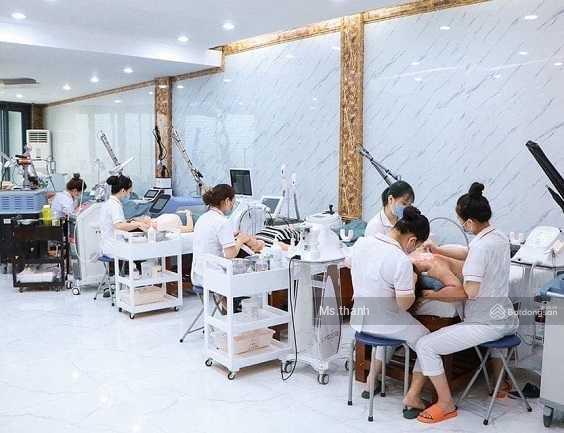 Tòa nhà mặt tiền 7 tầng, thang máy, 5,5mx16m, sẵn hđ thuê 70 triệu/tháng, ngay ngã 4 phú nhuận