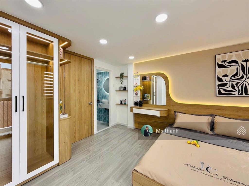 Mặt tiền ngang hiếm, 7mx15m, 6t, thang máy, ngay hoàng văn thụ, phú nhuận, hđ thuê 80 triệu/tháng