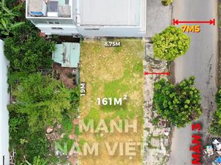 Bán lô góc 2 mặt tiền đường nước mặn 3 đất xây cao tầng cách sông vài bước chân giá tốt
