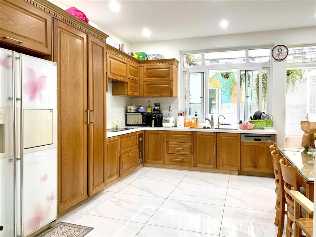 Cho thuê nhà mặt tiền nguyễn văn đậu quận bình thạnh dt 4,2x25m  5 tầng. giá chỉ 45tr/tháng