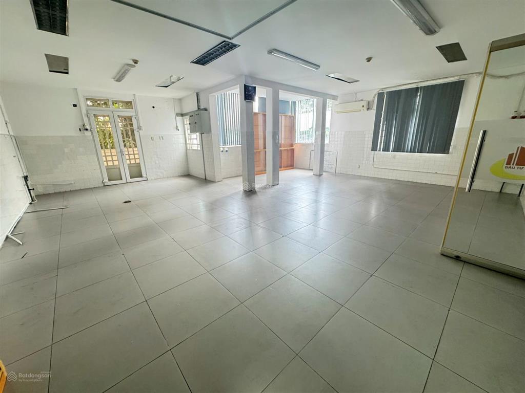 Cho thuê nhà góc 2 mặt tiền nguyễn gia trí quận bình thạnh dt 10x25m, 3 lầu. giá 55tr/tháng