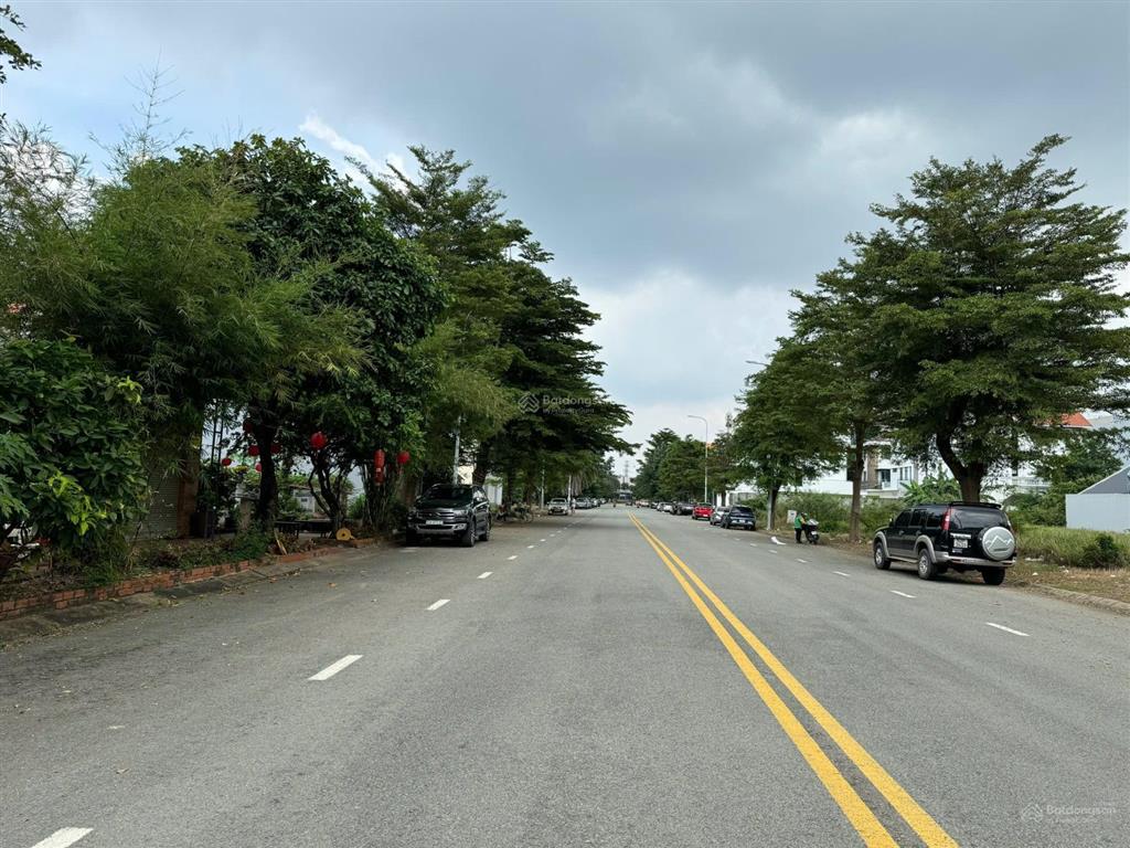 Chính chủ bán nền biệt thự đường 10 kdc gia hòa, dt 196m2, sổ cá nhân, giá 19,2 tỷ