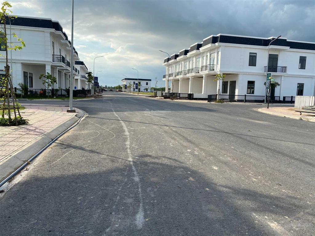 Chính chủ kẹt tiền cần bán gấp 2 lô đất 80m2 young town đức hòa sổ hồng riêng giá rẻ