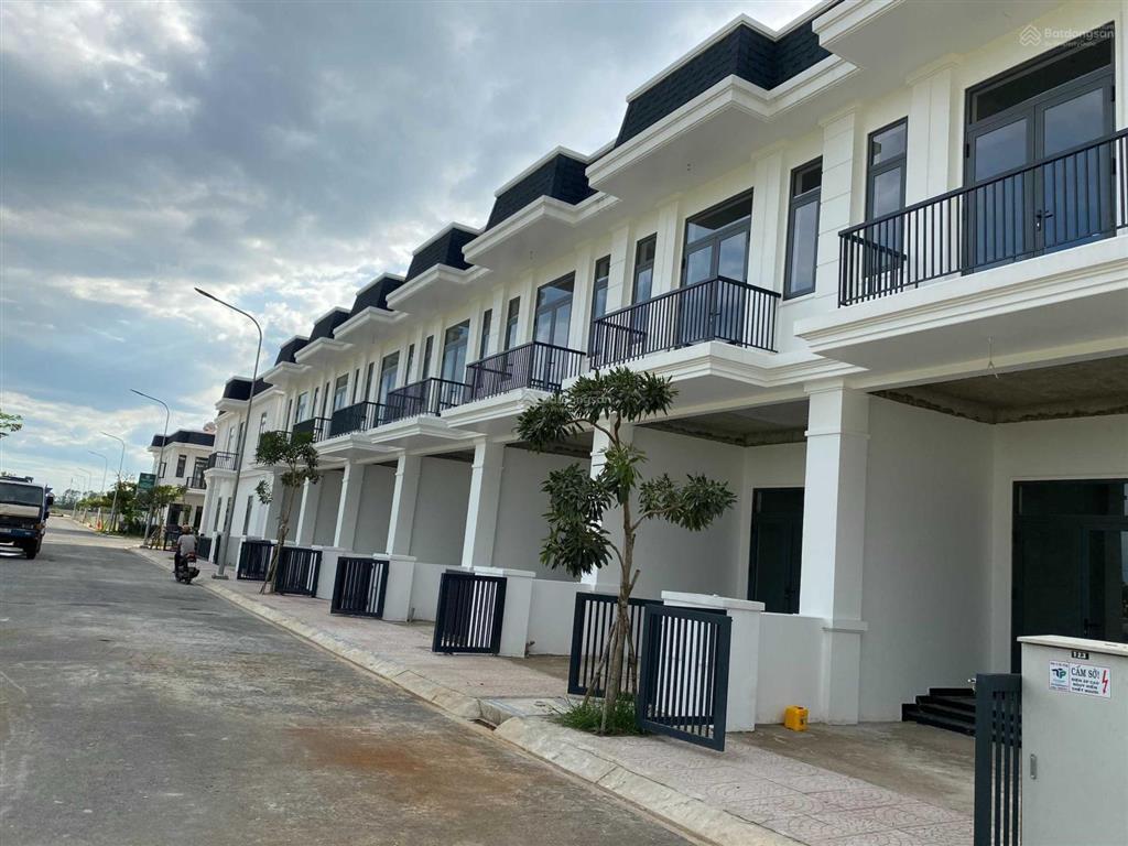 Chính chủ kẹt tiền cần bán gấp 2 lô đất 80m2 young town đức hòa sổ hồng riêng giá rẻ