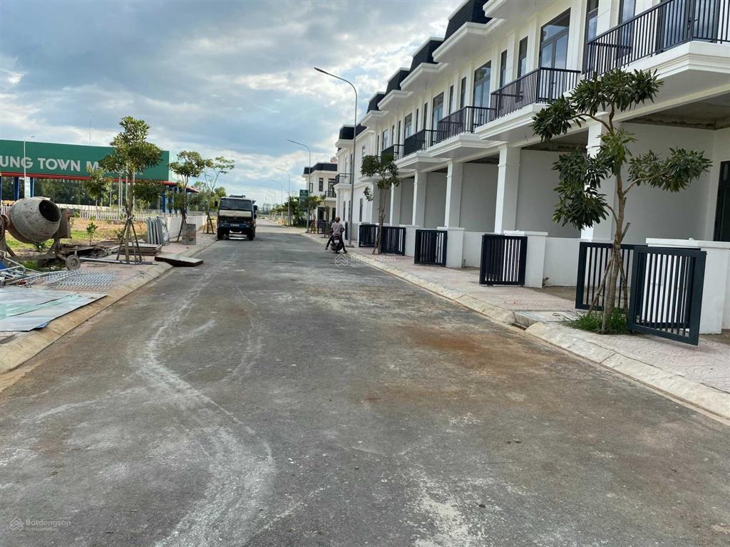 Chính chủ kẹt tiền cần bán gấp 2 lô đất 80m2 young town đức hòa sổ hồng riêng giá rẻ