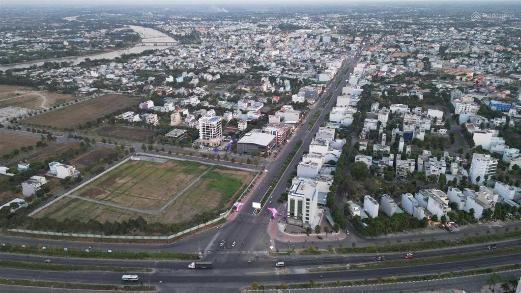 Chính chủ gửi bán 2 lô đất liền kề đường n6, kdc idico2, p6, tp tân an, long an