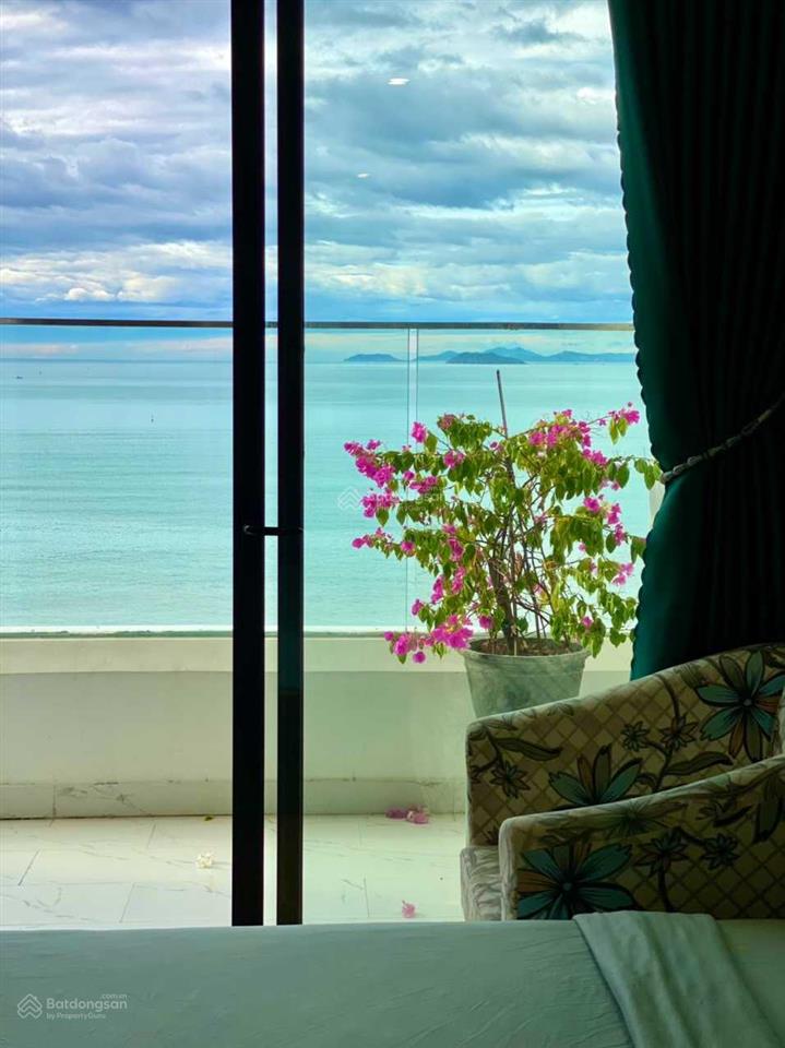 Kẹt tiền cần bán gấp căn 46m2 view biển, tầng cao, hướng mát full nội thất