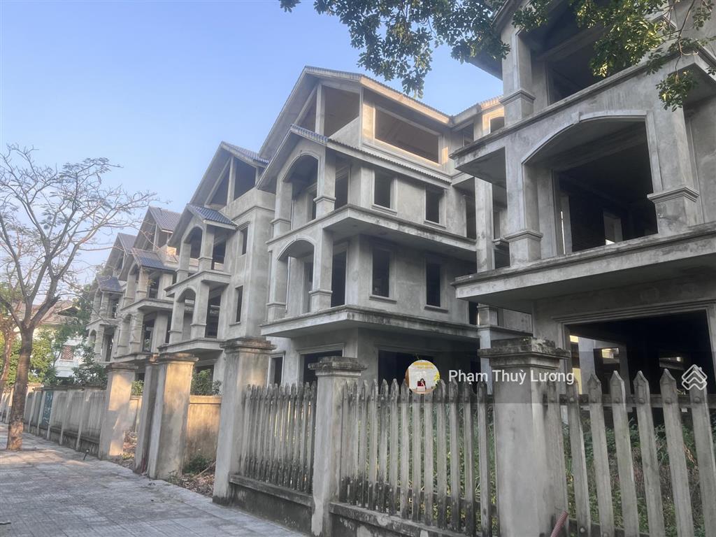 Bán biệt thự vị trí đắc địa mặt đường 40m nằm trong dự án mailand hanoi city. dt 255m2