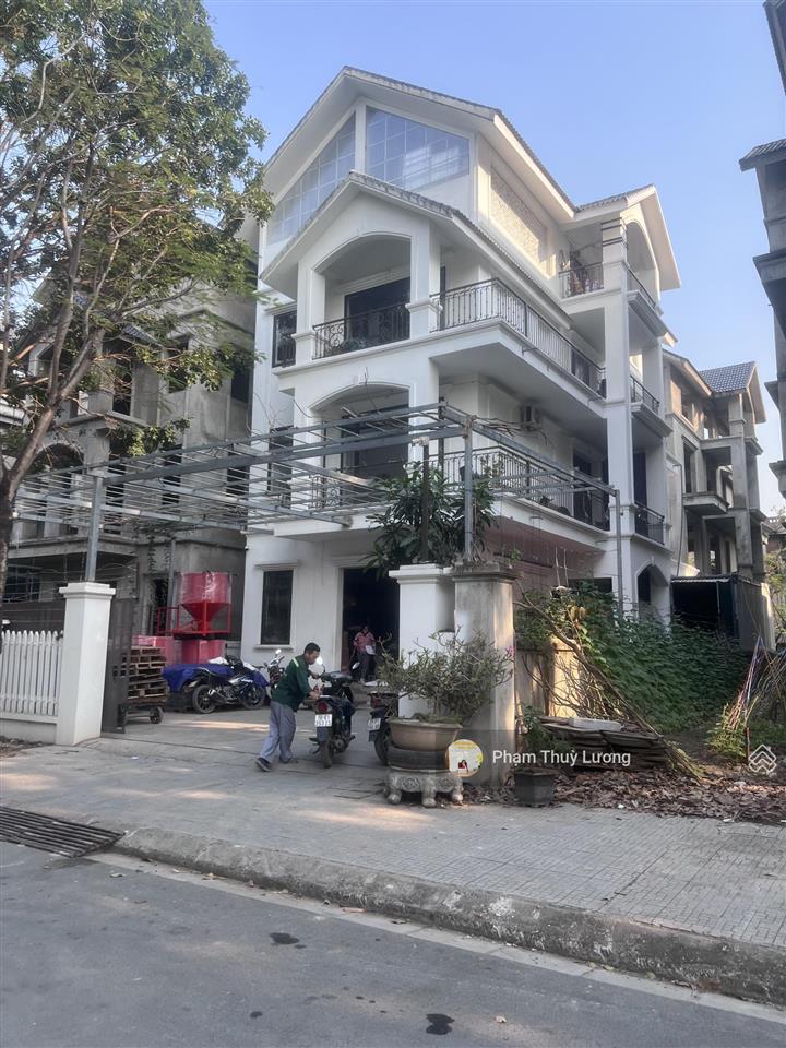 Bán biệt thự vị trí đắc địa mặt đường 40m nằm trong dự án mailand hanoi city. dt 255m2