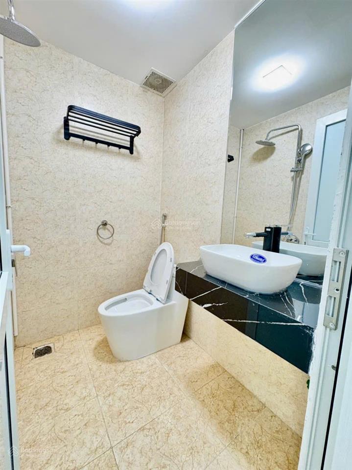 Chính chủ bán căn góc 62m2. nội thất mới 100%. tầng trung 28toà oc2b.  0931 354 ***