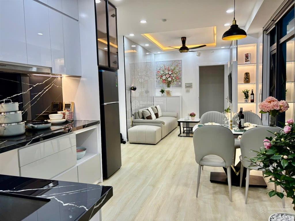 Chính chủ bán căn góc 62m2. nội thất mới 100%. tầng trung 28toà oc2b.  0931 354 ***