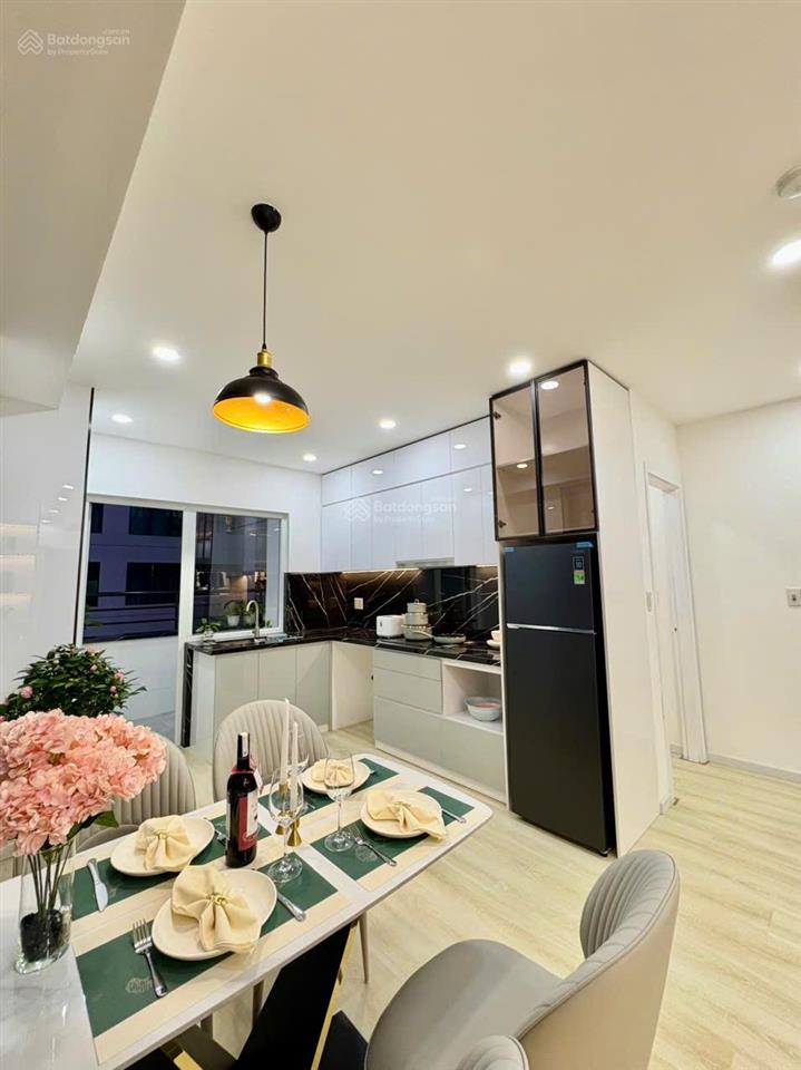 Chính chủ bán căn góc 62m2. nội thất mới 100%. tầng trung 28toà oc2b.  0931 354 ***