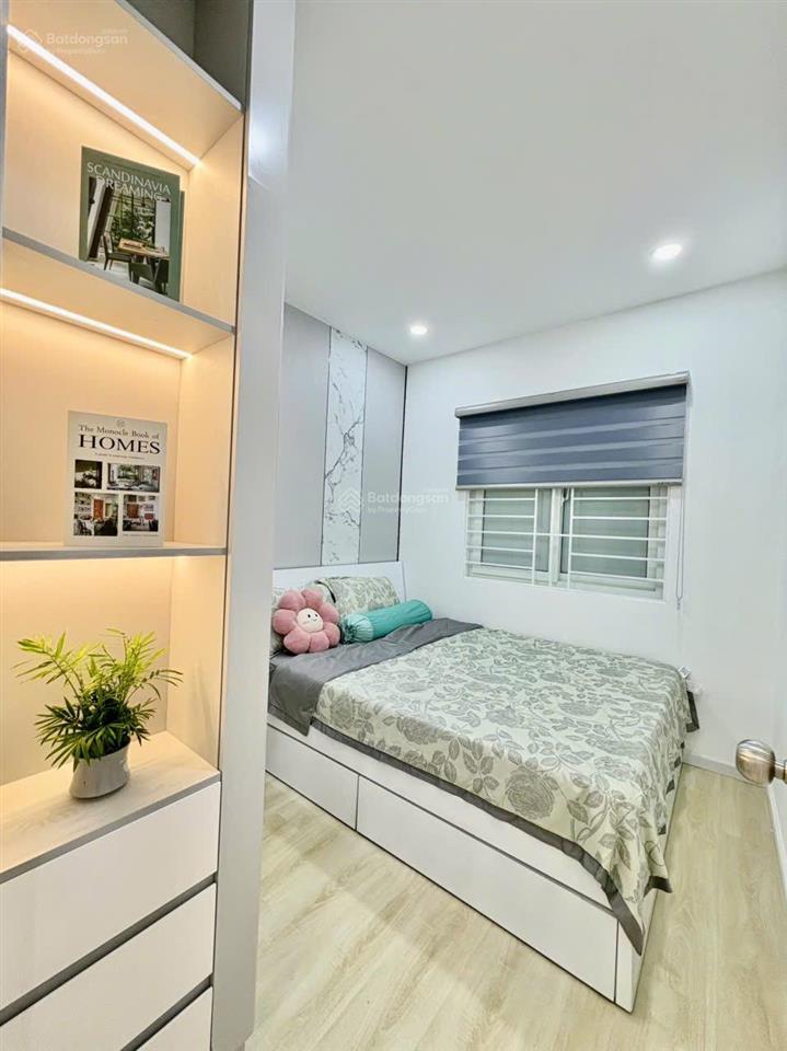 Chính chủ bán căn góc 62m2. nội thất mới 100%. tầng trung 28toà oc2b.  0931 354 ***