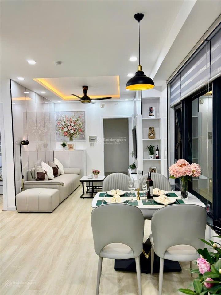 Chính chủ bán căn góc 62m2. nội thất mới 100%. tầng trung 28toà oc2b.  0931 354 ***