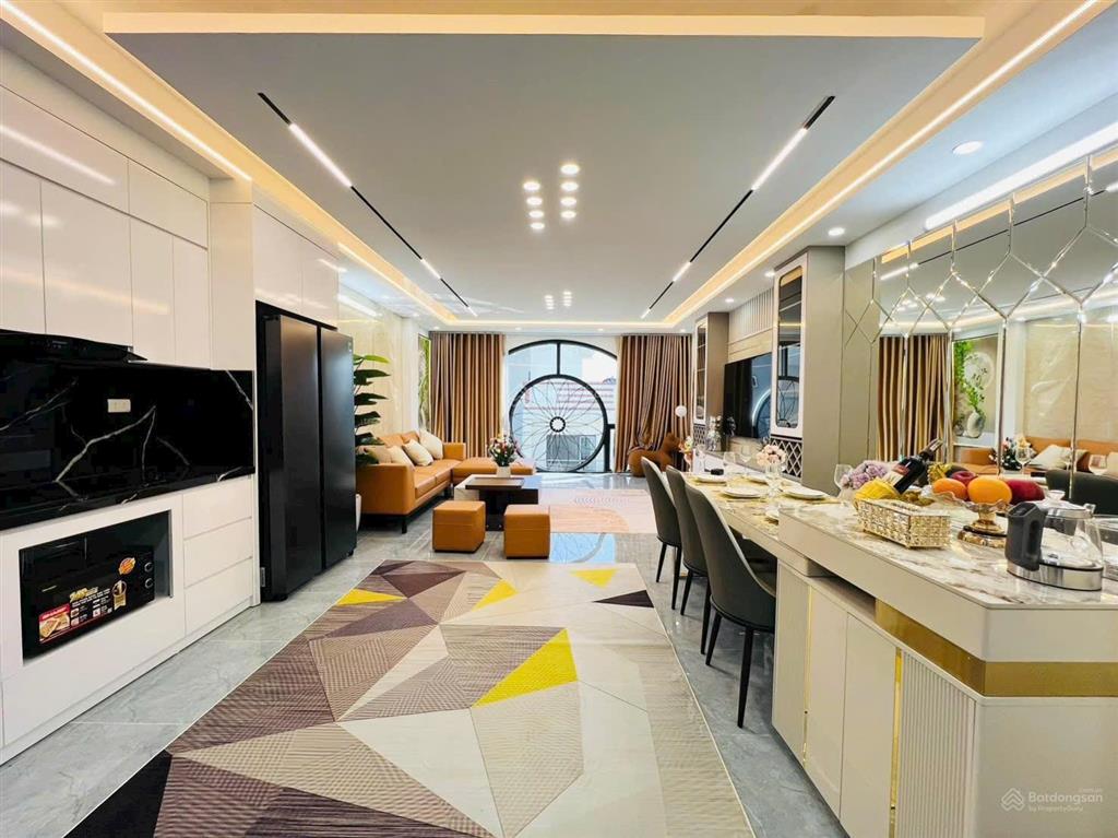 Bán liền kề văn phú. gần cột đồng hồ. 90m2 + thang máy + nội thất xịn xò