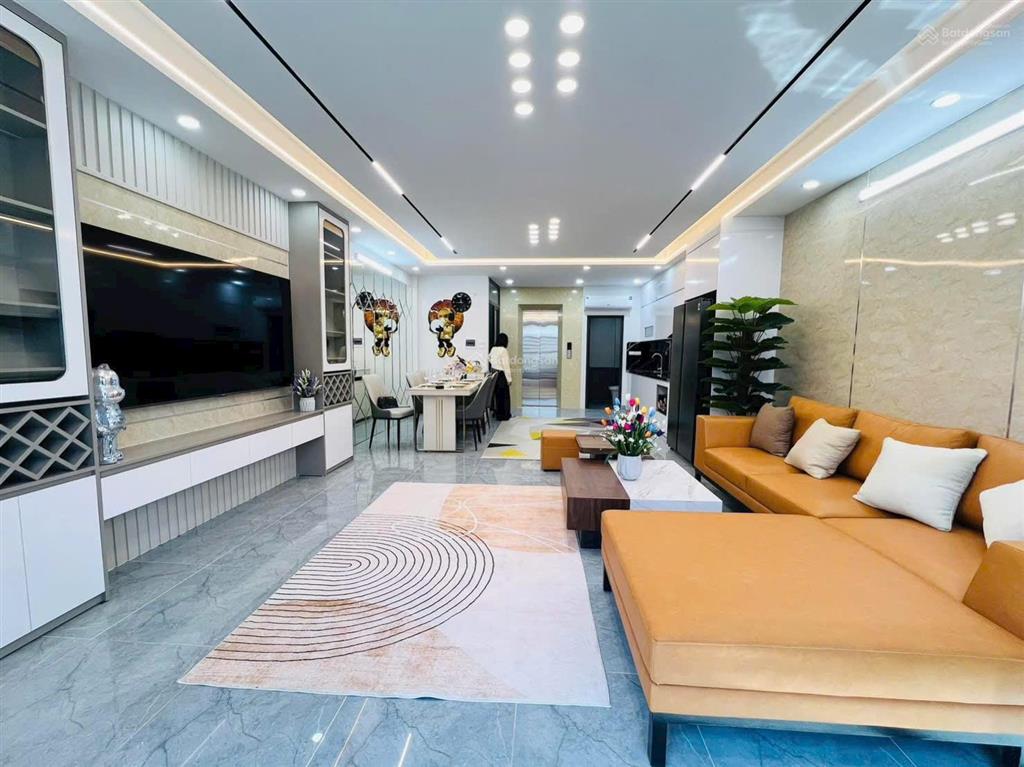 Bán liền kề văn phú. gần cột đồng hồ. 90m2 + thang máy + nội thất xịn xò