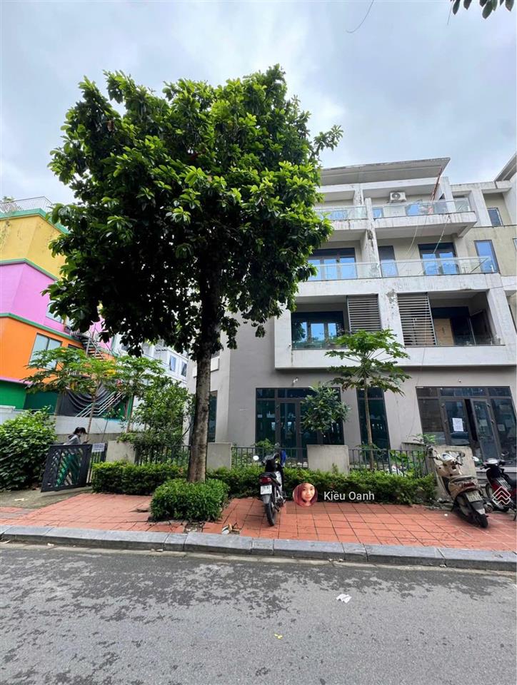 Chính chủ gửi bán biệt thự sân vườn 327.8m2 giá bán 120tr/m2 kđt đặng xá.  0964 364 ***