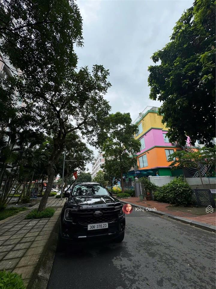 Chính chủ gửi bán biệt thự sân vườn 327.8m2 giá bán 120tr/m2 kđt đặng xá.  0964 364 ***