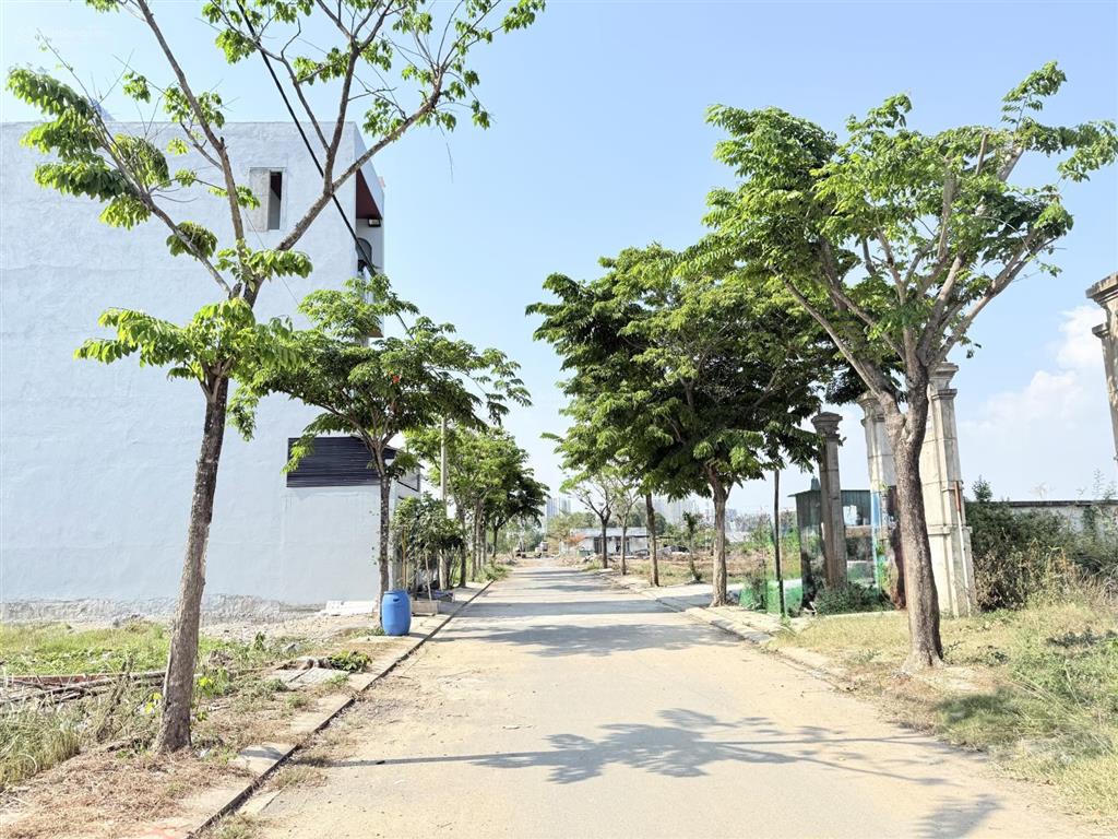 Em chuyên đất 230 nguyễn xiển vn giá chính chủ hợp lý giáp đường song hành vành đai 3, vinhomes