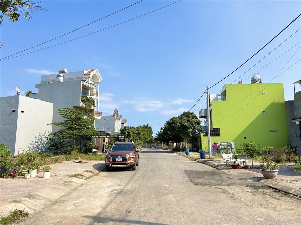 Em bán đất nguyễn xiển 545 đối diện vin có nhiều lô giá chính chủ hợp lý