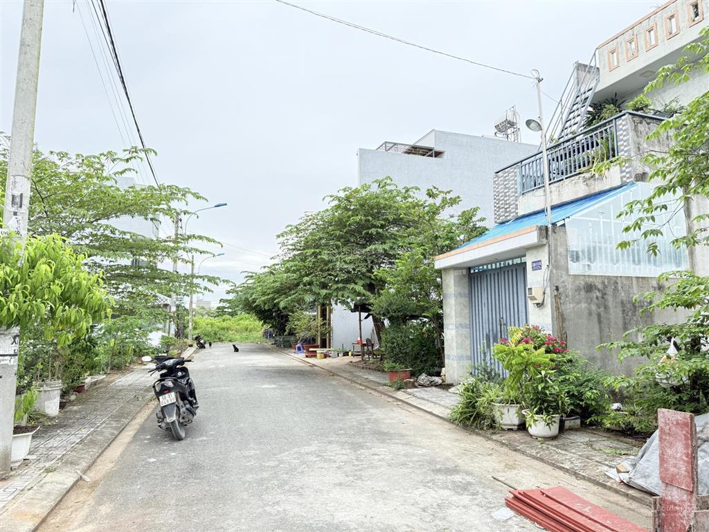 Bán lô đất đối diện ký túc xá đại học luật, cụm uỷ ban phường, chợ long phước vị trí cực đẹp