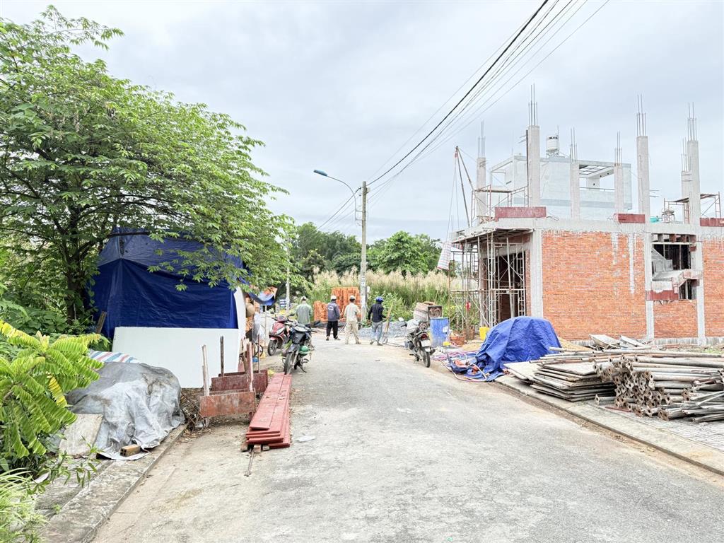 Bán lô đất đối diện ký túc xá đại học luật, cụm uỷ ban phường, chợ long phước vị trí cực đẹp