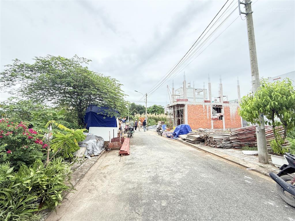 Bán lô b10, b18, d01 tín hưng long phước đối diện chợ ký túc xá đại học luật kinh doanh sầm uất