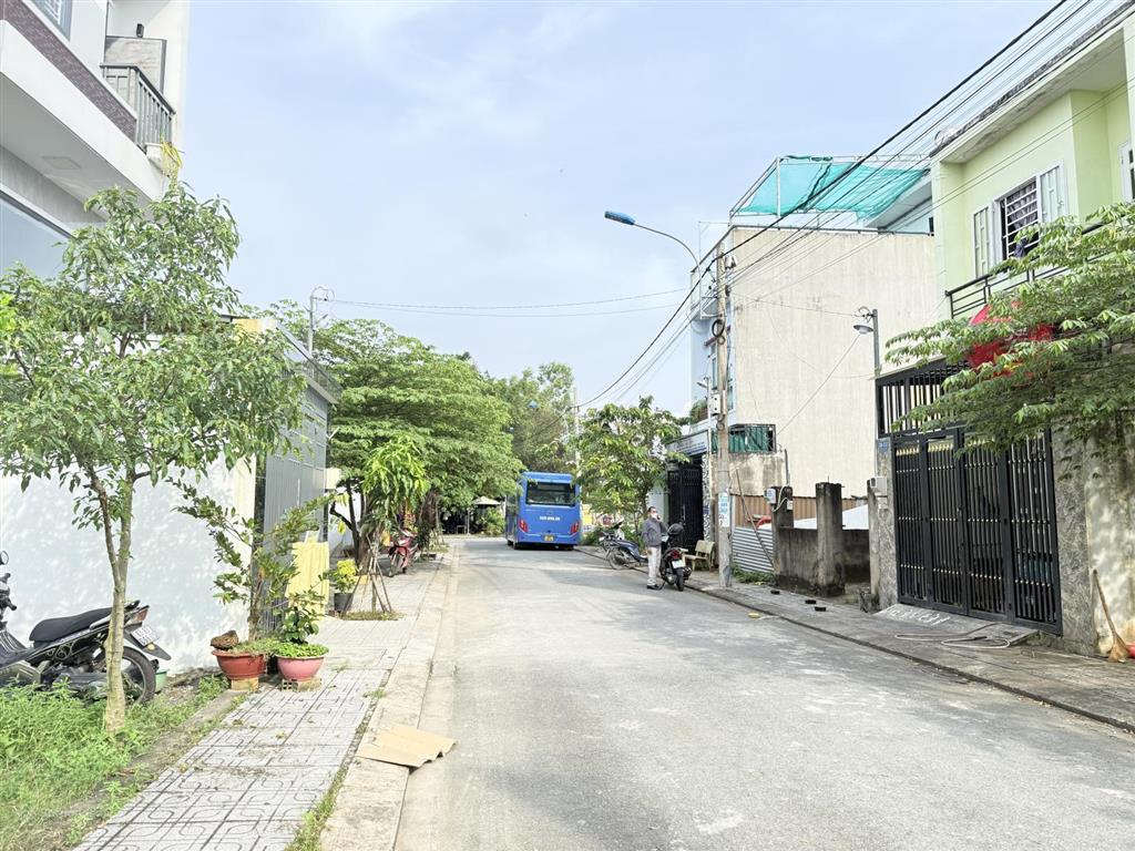 Bán lô b10, b18, d01 tín hưng long phước đối diện chợ ký túc xá đại học luật kinh doanh sầm uất