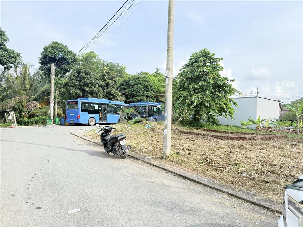 Bán lô b10, b18, d01 tín hưng long phước đối diện chợ ký túc xá đại học luật kinh doanh sầm uất