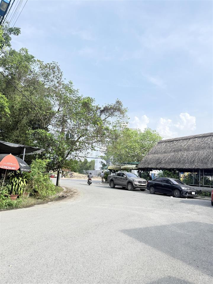 Bán đất long phước vị trí đẹp, đối diện chợ ký túc xá đại học luật khu kinh doanh sầm uất