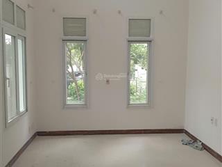 Cho thuê biệt thự 210 m2 splendora giá sốc thị trường 18 triêu/ th, vừa sơn xong. call 0984 204 ***