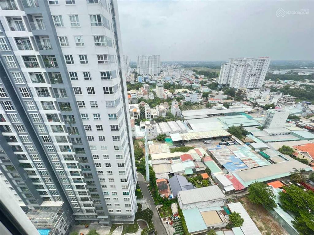 Chủ ký gửi bán gấp 2pn hưng phát sliver star 3.95 tỷ bao sổ.  0906 968 ***