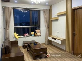 Chính chủ cần tiền bán gấp căn 2pn đông nam valencia tầng trung, full nội thất, view vinhomes