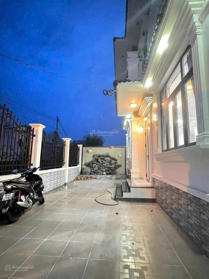 Nhà hiệp an gần ngã 4 cây me 1/nguyễn chí thanh vào đúng 50m. nhựa 4m căn góc 116m2