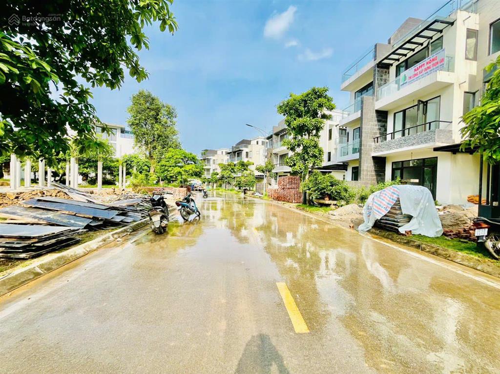 Cần bán nhanh trong tháng 8/2025 2 lô góc tại phú cát 200m2 và 220m2, giá 18,5tr/m2