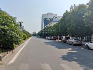 Bán gấp toà văn phòng mp nguyễn văn cừ, long biên dt 230m2, 9 nổi, 1 hầm, mt 8,36m 139.9 tỷ