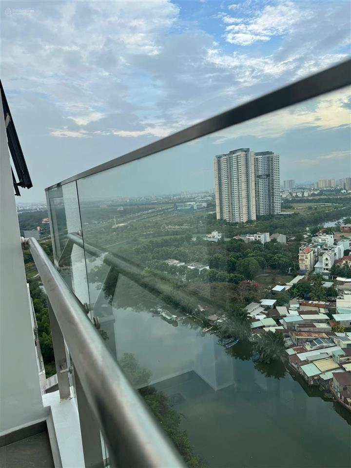 Cho thuê căn hộ dlusso 3pn dt 105m2 view sông tầng cao thoáng mát giá 18tr căn góc