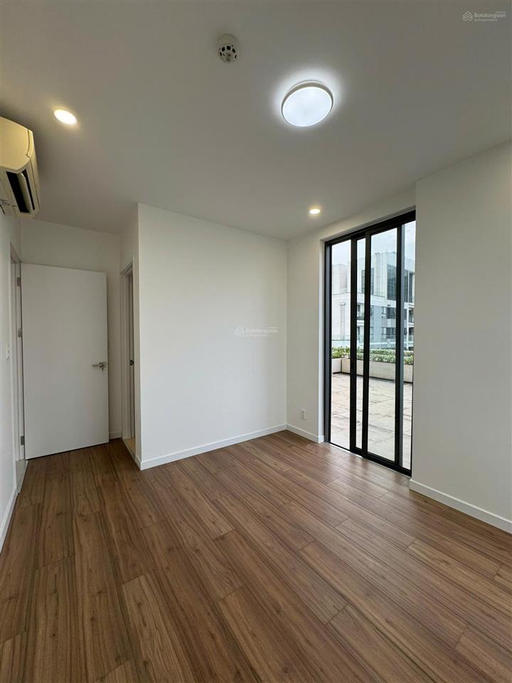 Cho thuê căn hộ dlusso 3pn dt 105m2 view sông tầng cao thoáng mát giá 18tr căn góc