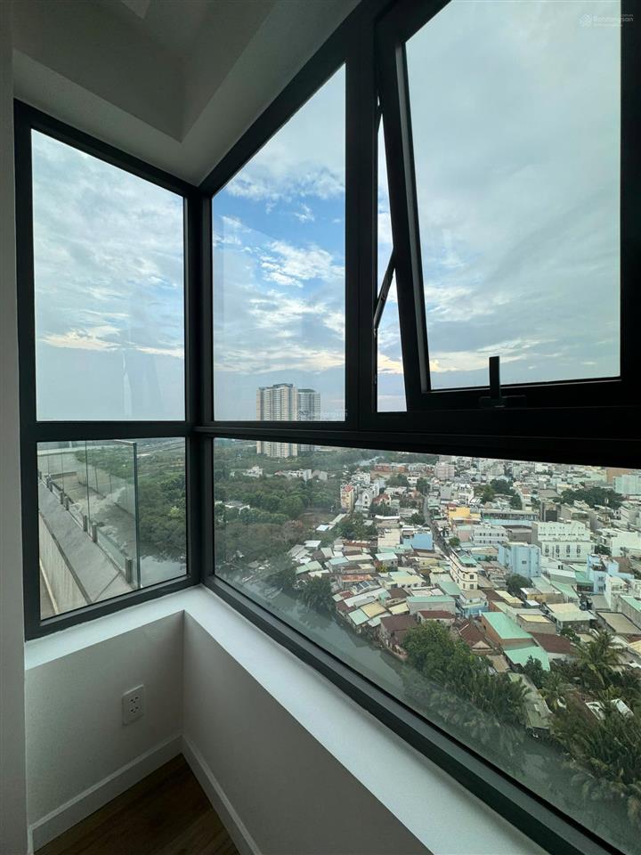 Cho thuê căn hộ dlusso 3pn dt 105m2 view sông tầng cao thoáng mát giá 18tr căn góc