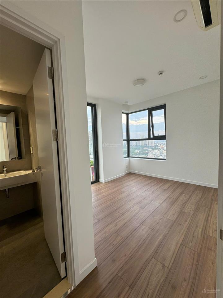 Cho thuê căn hộ dlusso 3pn dt 105m2 view sông tầng cao thoáng mát giá 18tr căn góc