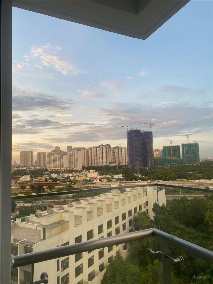 Cần bán căn hộ d'lusso 2pn2wc dt 68,5m2, view sông hồ bơi giá 5.8 tỷ tặng nội thất