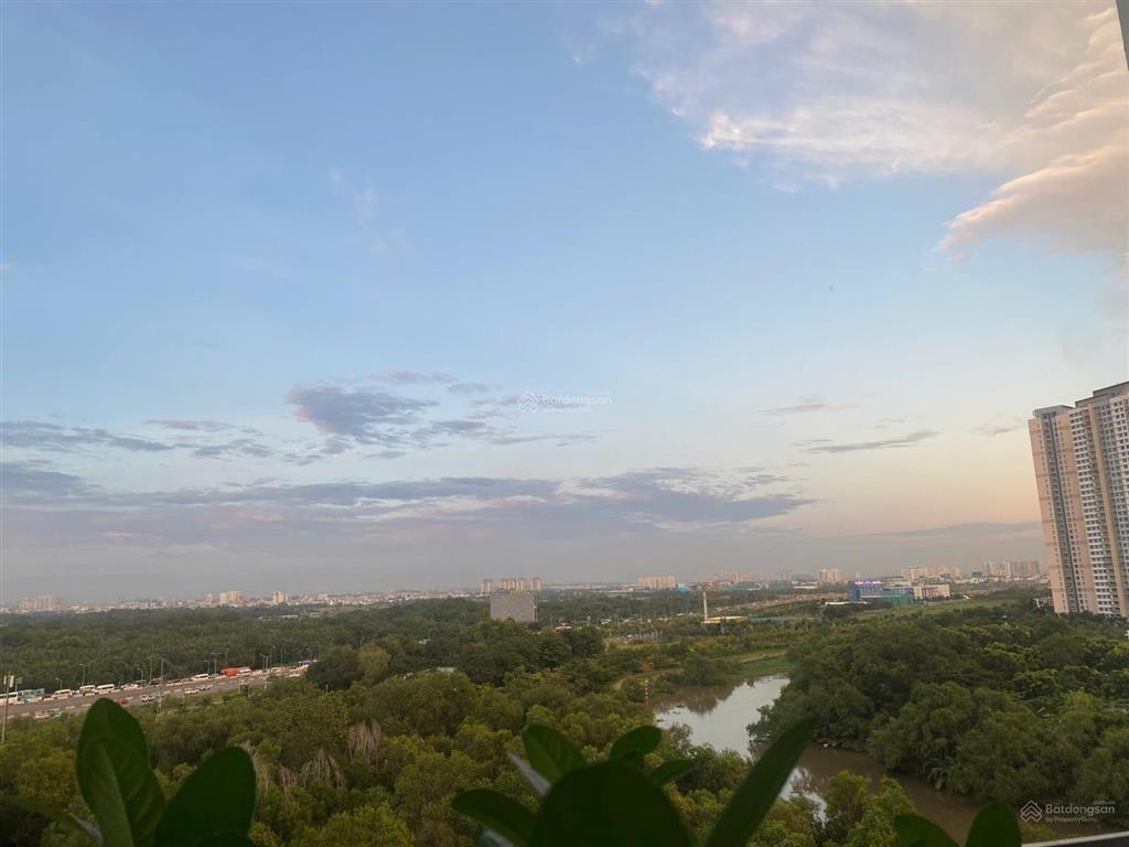 Cần bán căn hộ d'lusso 2pn2wc dt 68,5m2, view sông hồ bơi giá 5.8 tỷ tặng nội thất