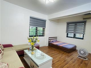 Hiếm! chính chủ cần cho thuê nhà tập thể tầng 4 phố huỳnh thúc khángphố vip quận đống đa, gần hồ