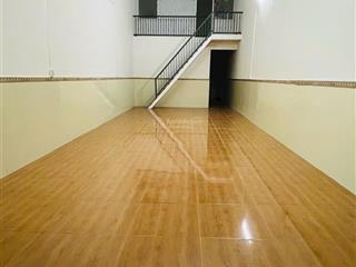 Nhà 1 trệt 1 lửng, khu hưng phú trục a2 lộ 30m, không ngập, đậu oto, văn phòng công ty, mới