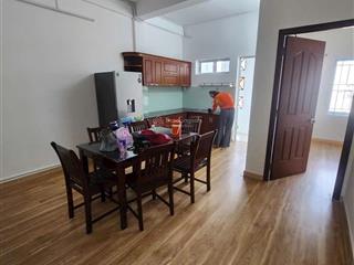 Bán căn hộ hưng phú lô b 70m2, 2 phòng ngủ, sổ hồng, full nội thất, tây nam, th máy, tầng 3