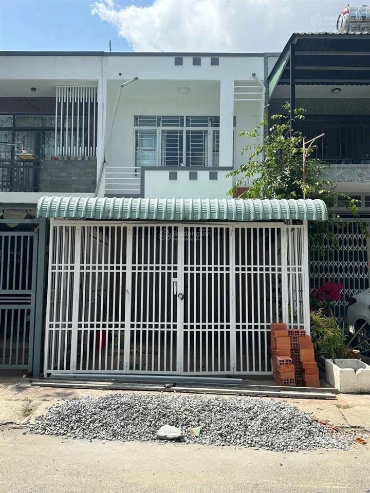 Cho thuê nhà khu 586, 1 trệt 1 lầu, sân đậu oto, 4 pn có 1pn trệt, 2 toilets, đông nam, lộ 14m